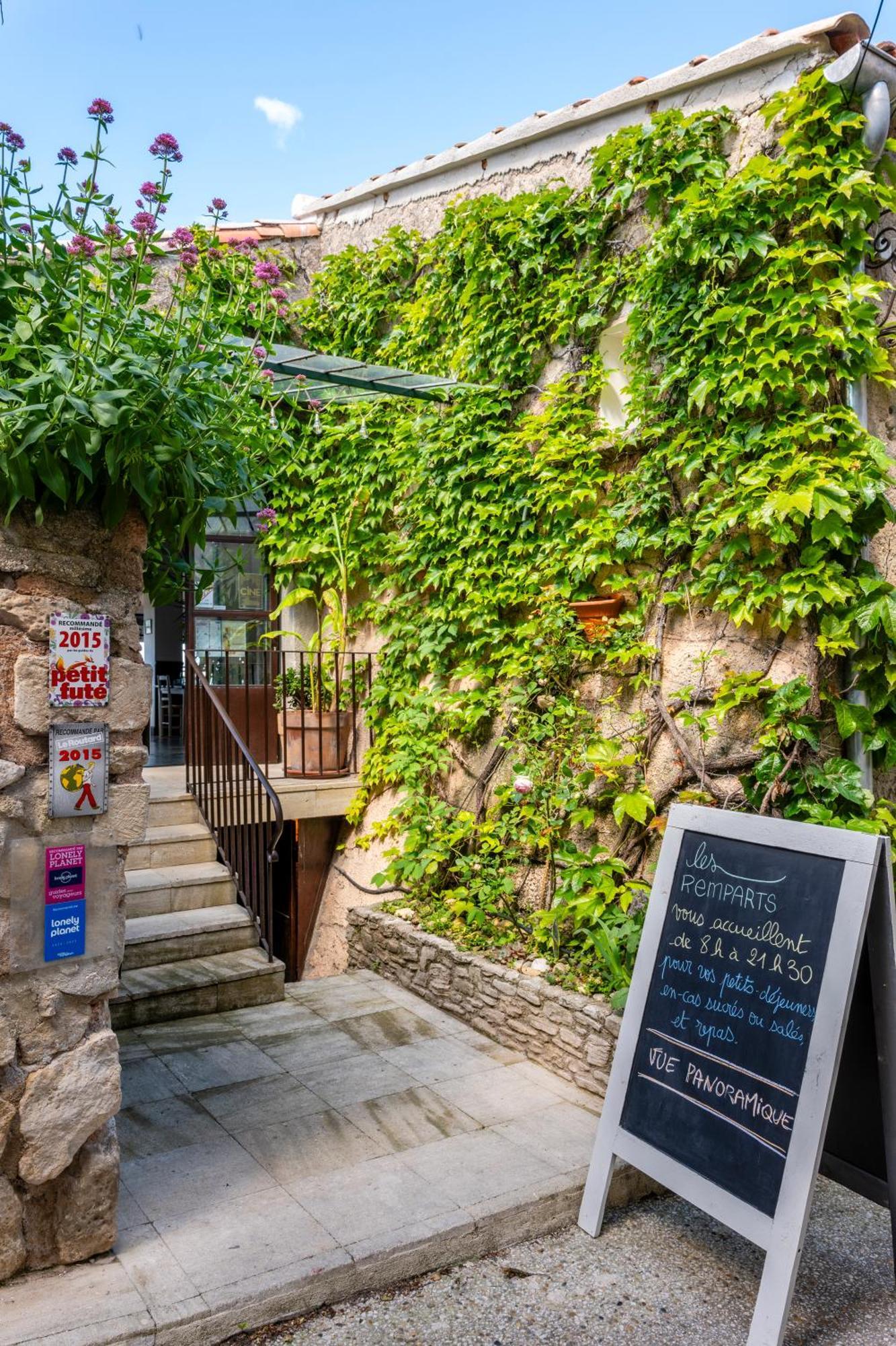 Hotel Restaurant Les Remparts Venasque Zewnętrze zdjęcie