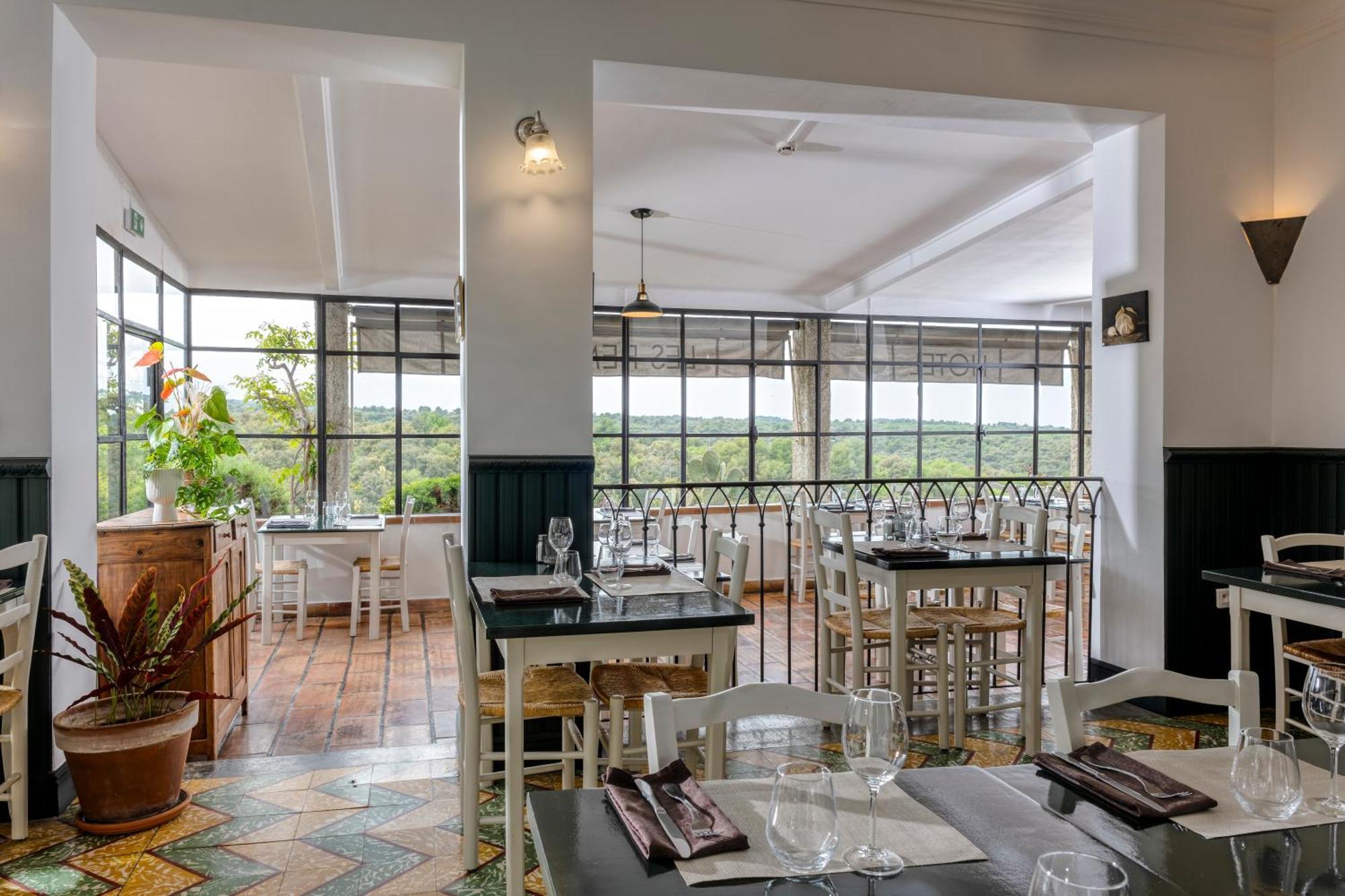 Hotel Restaurant Les Remparts Venasque Zewnętrze zdjęcie