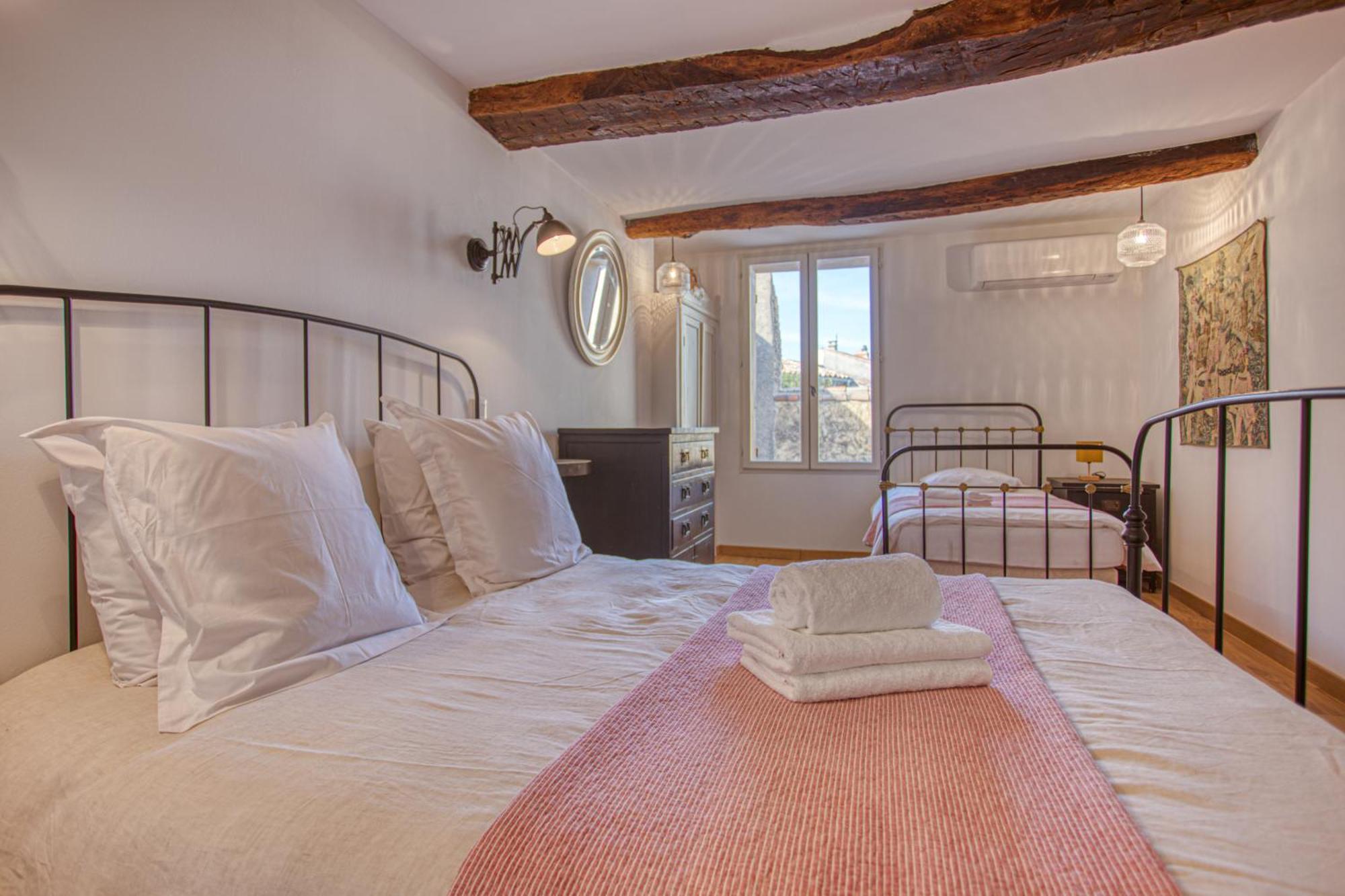 Hotel Restaurant Les Remparts Venasque Zewnętrze zdjęcie